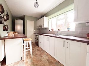 Kitchen- click for photo gallery